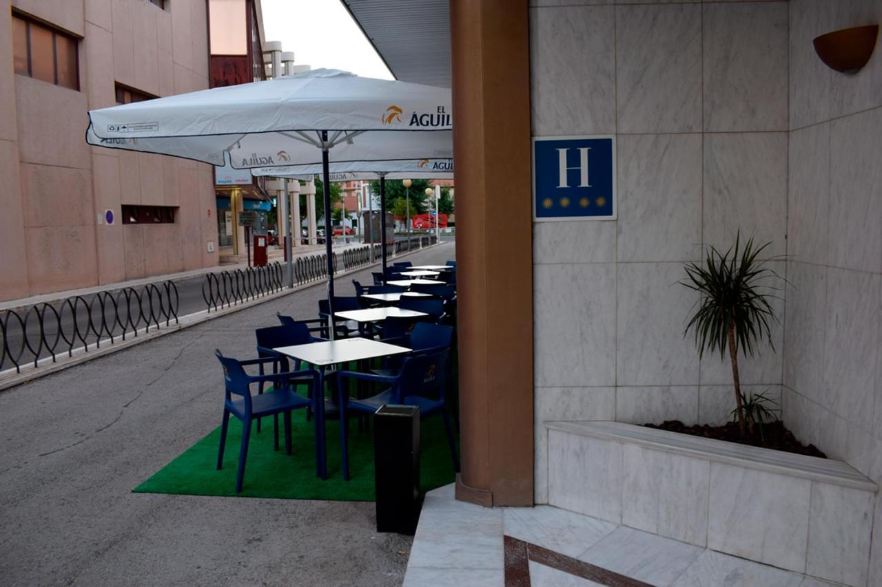 Aeropuerto Madrid Torre Hogar Premium Hotel Torrejon de Ardoz Exterior photo