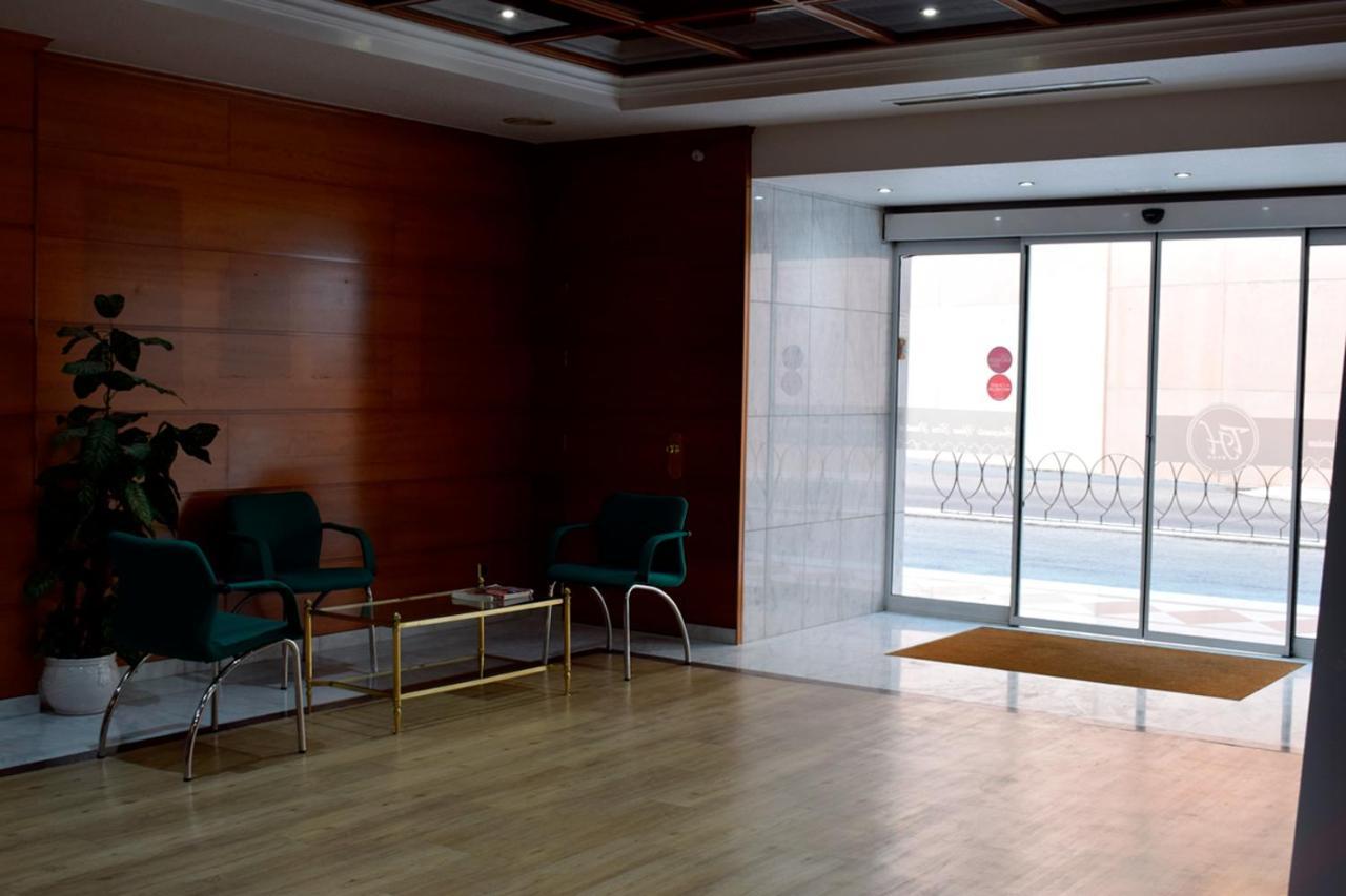 Aeropuerto Madrid Torre Hogar Premium Hotel Torrejon de Ardoz Exterior photo