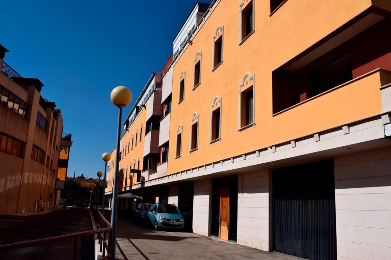 Aeropuerto Madrid Torre Hogar Premium Hotel Torrejon de Ardoz Exterior photo